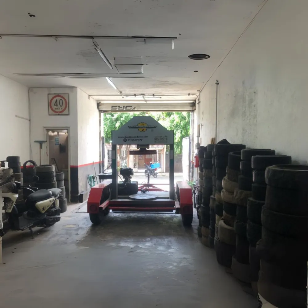 Prensa Móvil para Servicios a Domicilio — llanta industrial